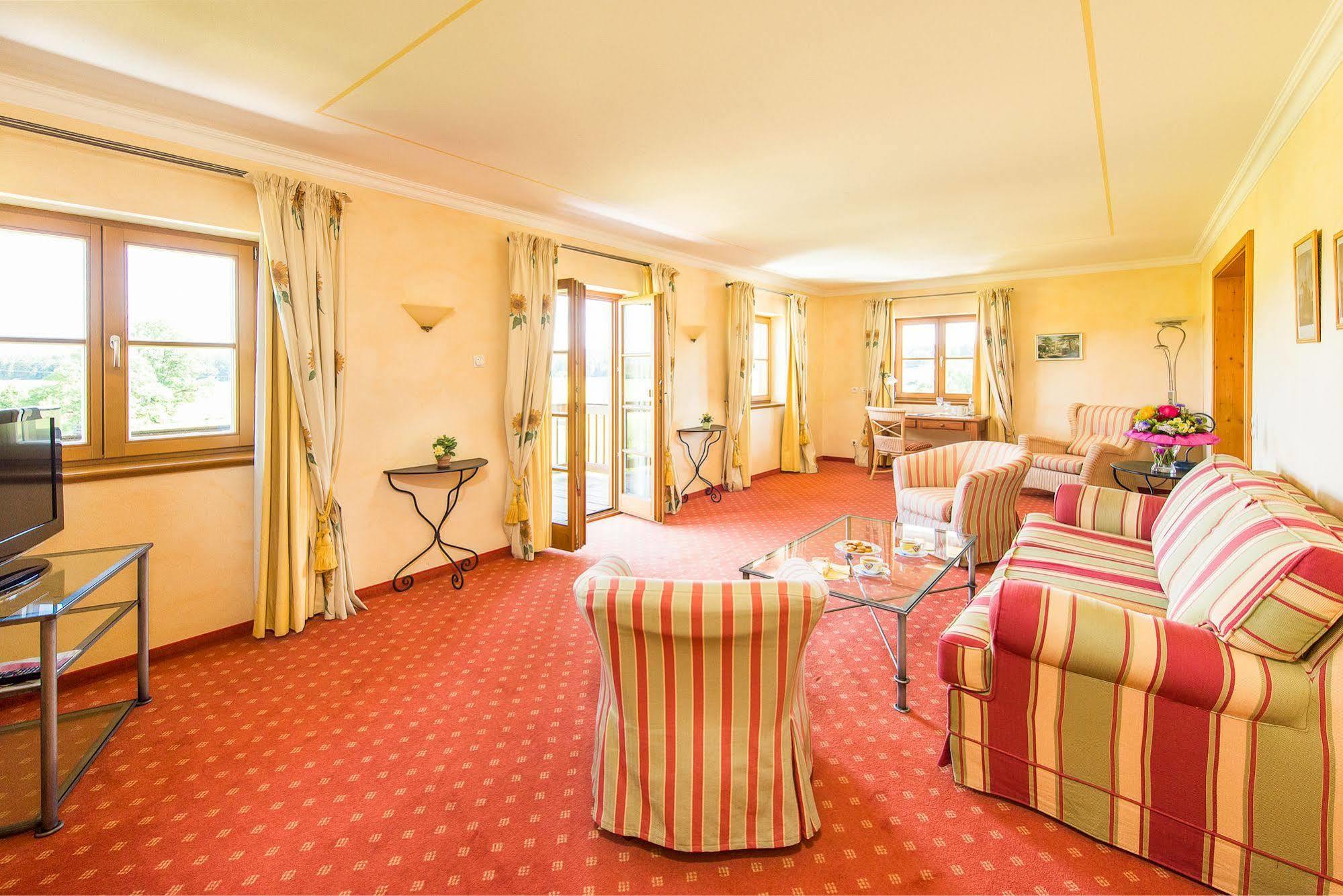 Hotel Und Landgasthof Altwirt Großhartpenning Kültér fotó